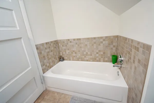 $184,900 | 410 North Mclean Street, Bloomington, IL 61701