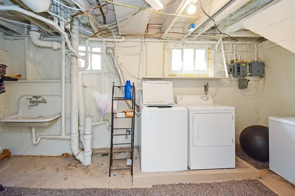 $184,900 | 410 North Mclean Street, Bloomington, IL 61701