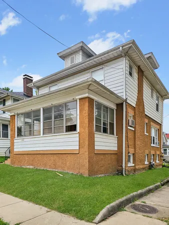 $184,900 | 410 North Mclean Street, Bloomington, IL 61701