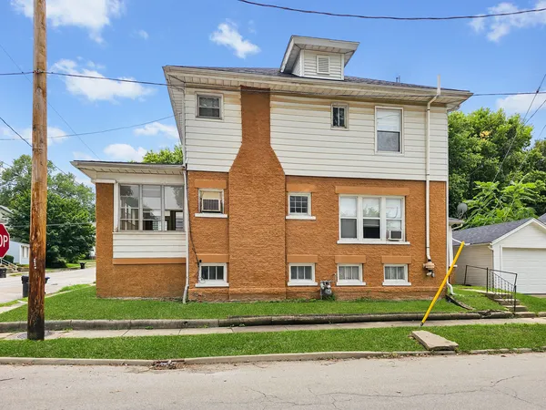 $184,900 | 410 North Mclean Street, Bloomington, IL 61701