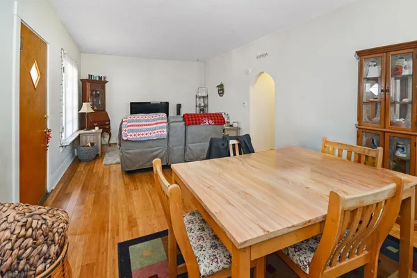 $184,900 | 410 North Mclean Street, Bloomington, IL 61701