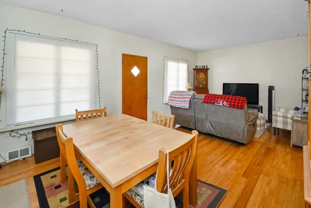 $184,900 | 410 North Mclean Street, Bloomington, IL 61701