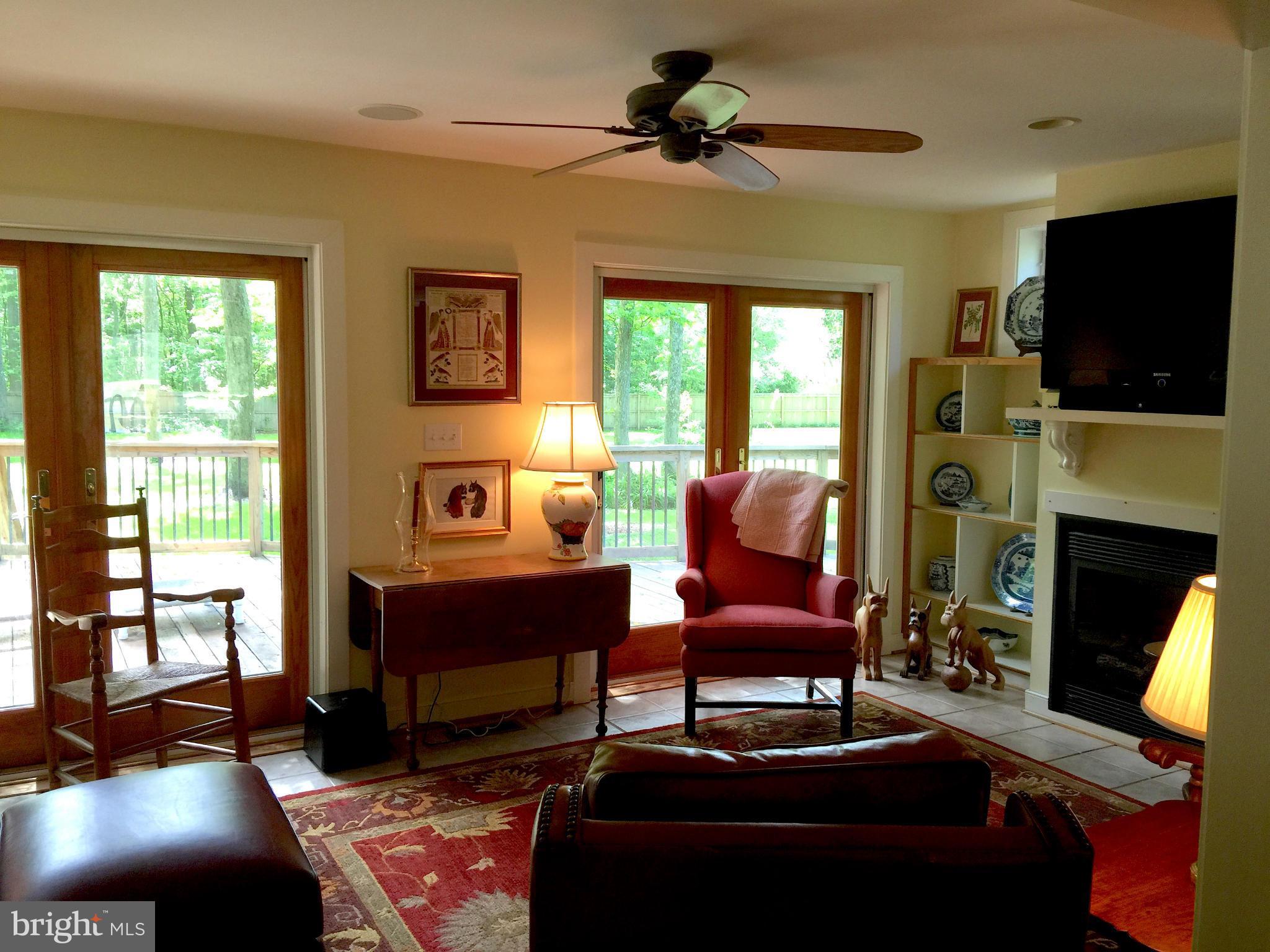 6380 Landing Neck Road Easton, MD 21601 - Photo 7 of 24 Living Room