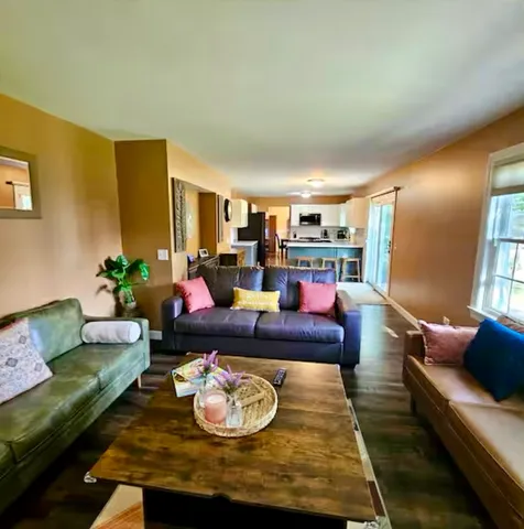 $3,400 | 5469 Barnwood Drive, Gurnee, IL 60031