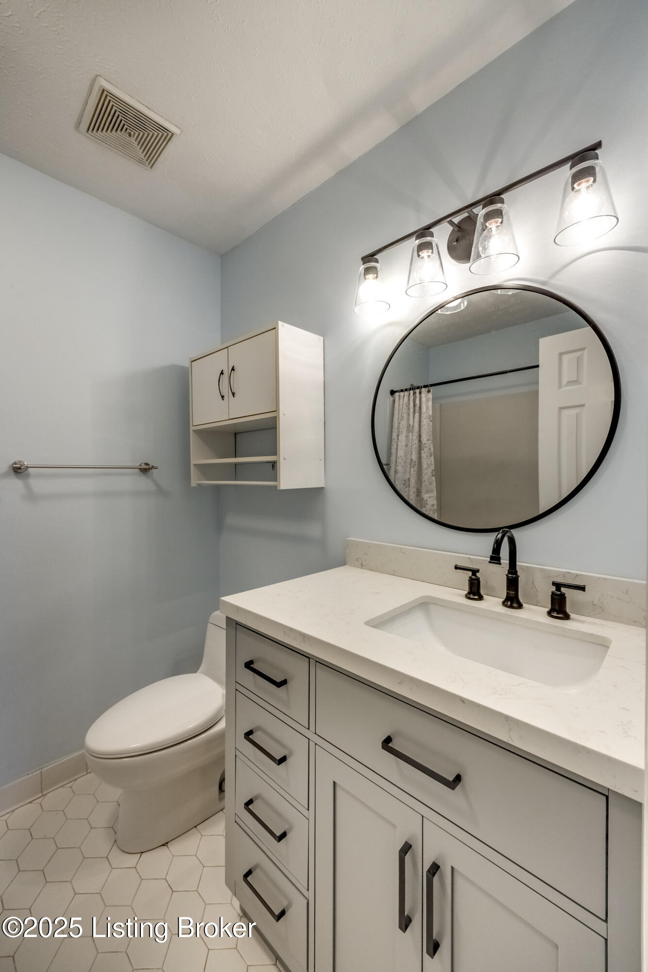 410 Mockingbird Valley Road, Unit 1 Louisville, KY 40207 - Photo 18 of 39 2Y0A5601-A