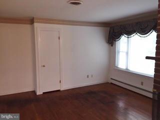 19302 Weaver Road Triangle, VA 22172 - Photo 4 of 21 Living Room