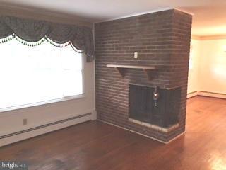 19302 Weaver Road Triangle, VA 22172 - Photo 5 of 21 Living Room