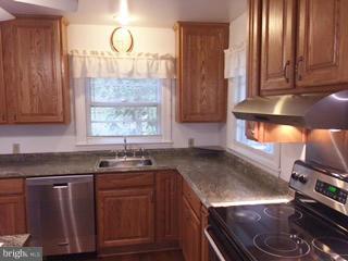 19302 Weaver Road Triangle, VA 22172 - Photo 8 of 21 Kitchen