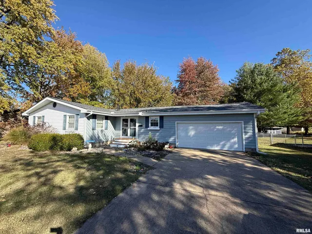 $160,500 | 1108 Hawthorn Road, Salem, IL 62881