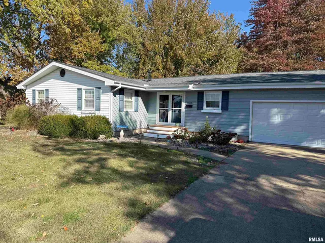 $160,500 | 1108 Hawthorn Road, Salem, IL 62881