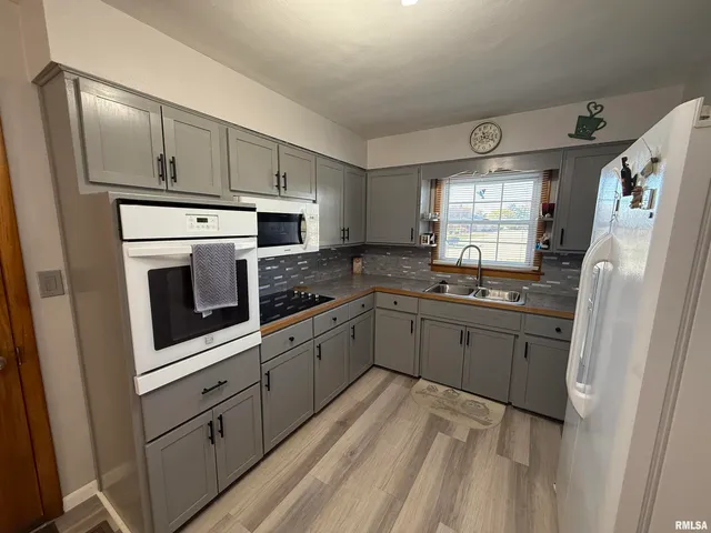 $160,500 | 1108 Hawthorn Road, Salem, IL 62881