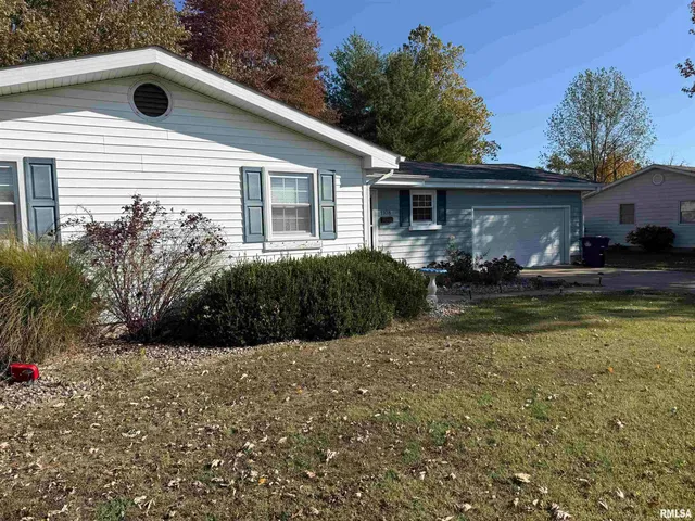 $160,500 | 1108 Hawthorn Road, Salem, IL 62881