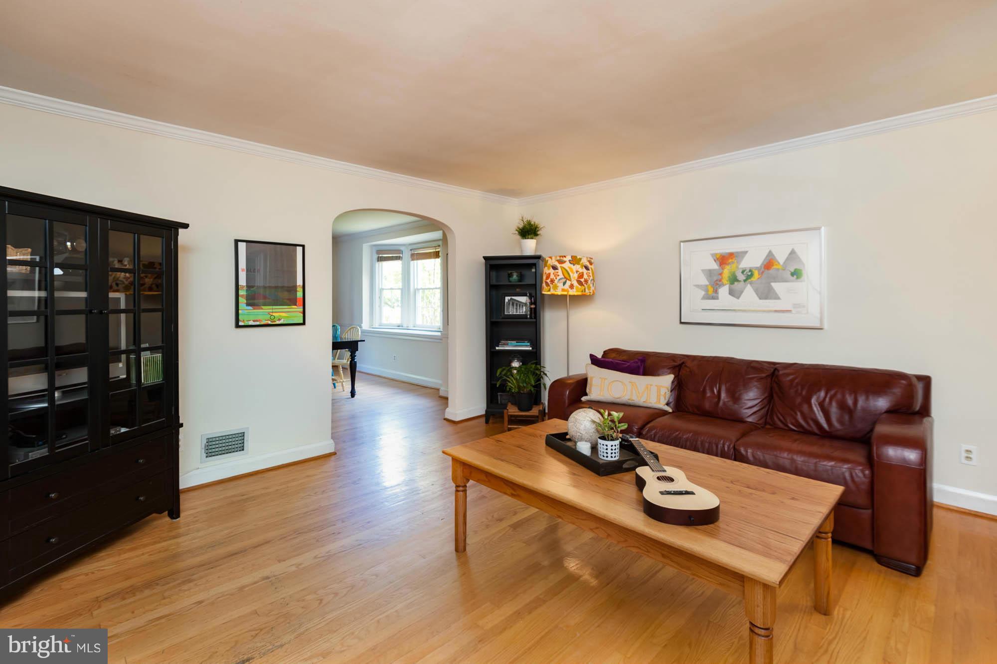 7034 Heathfield Road Baltimore, MD 21212 - Photo 2 of 17 Living Room