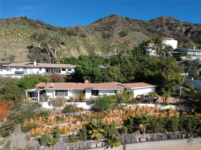 $1,800,000 | 1063 Vía Alta, Burbank, CA 91501