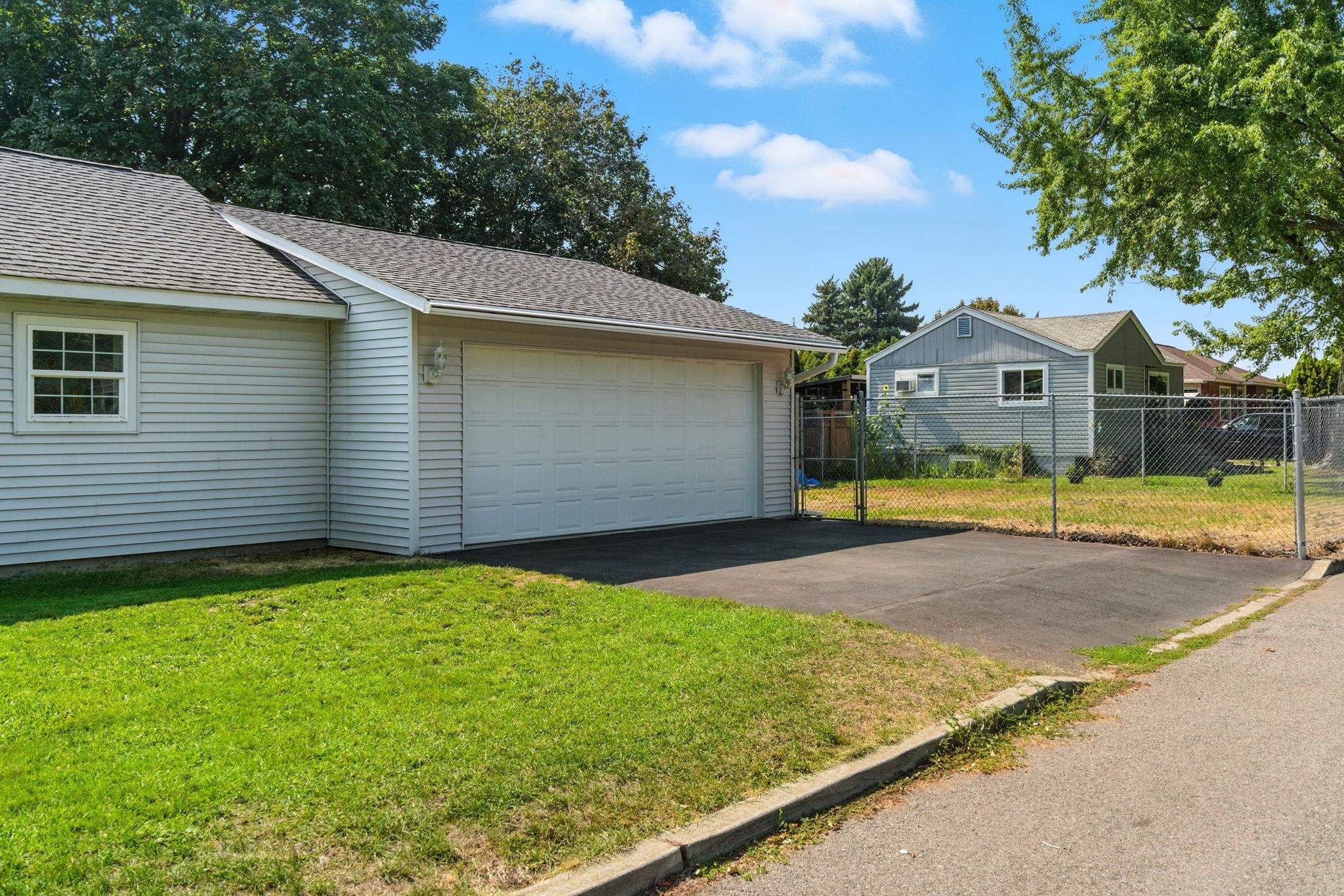 4401 North Best Road Spokane Valley, WA 99216 - Photo 2 of 28 Gallery Image 2