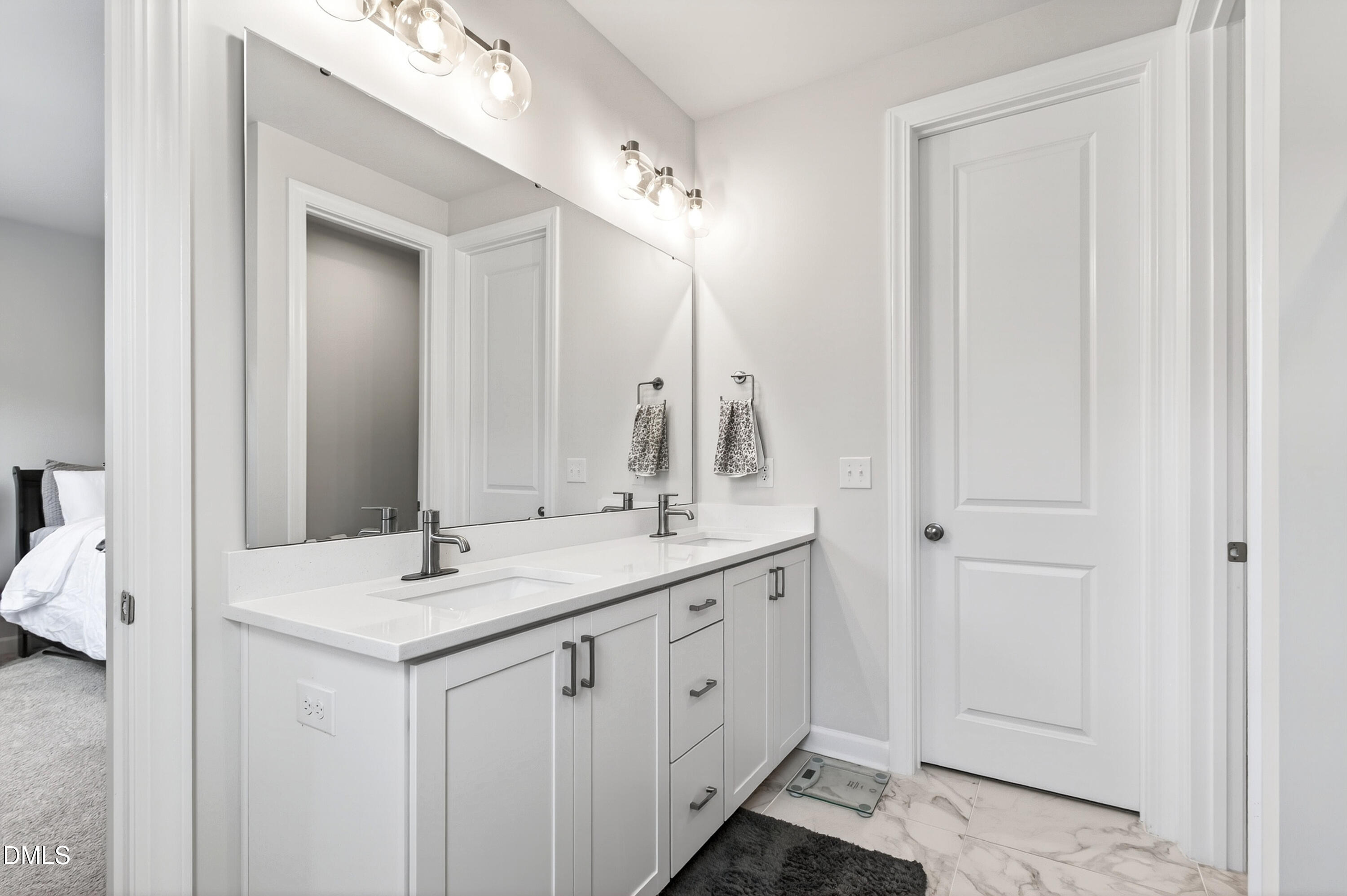 4713 Cypress Tree Lane Raleigh, NC 27612 - Photo 18 of 38 Primary Bath