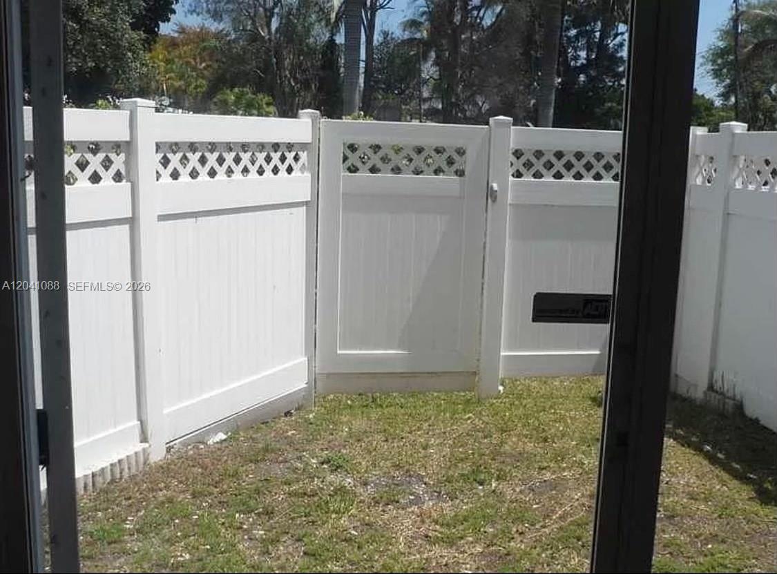 183 Hidden Ct Road, Unit F33 Hollywood, FL 33023 - Photo 33 of 35