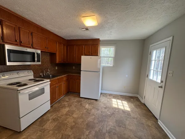 $851 | 108 Elmwood Circle, Unit B, Martinsville, VA 24112