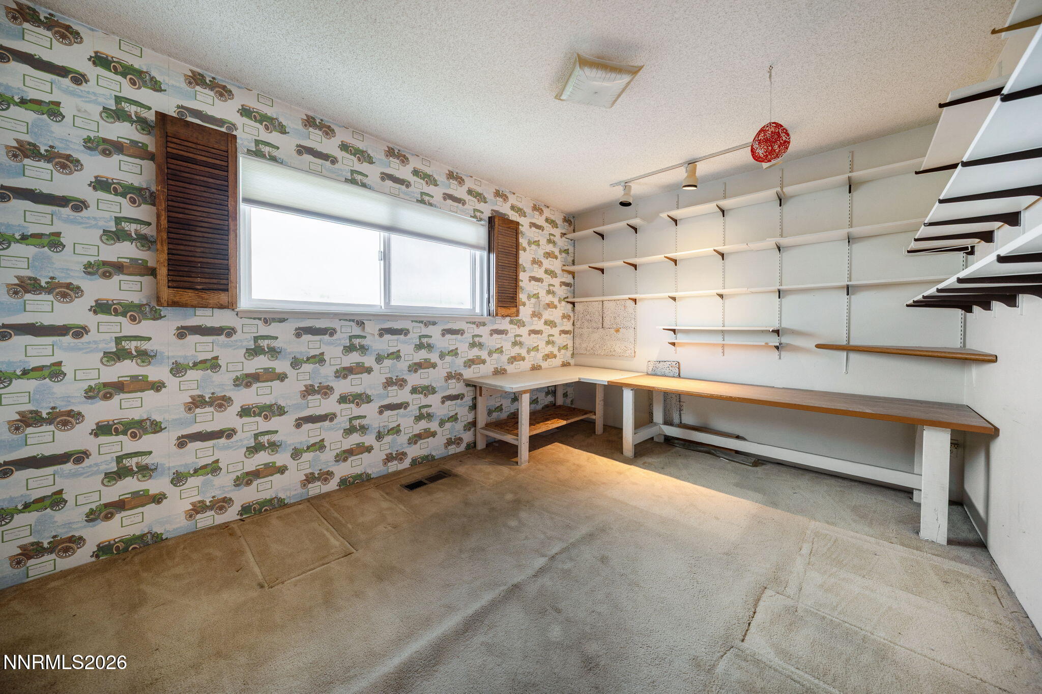 2685 Everett Drive Reno, NV 89503 - Photo 12 of 40 a bathroom with a sink and a bathtub