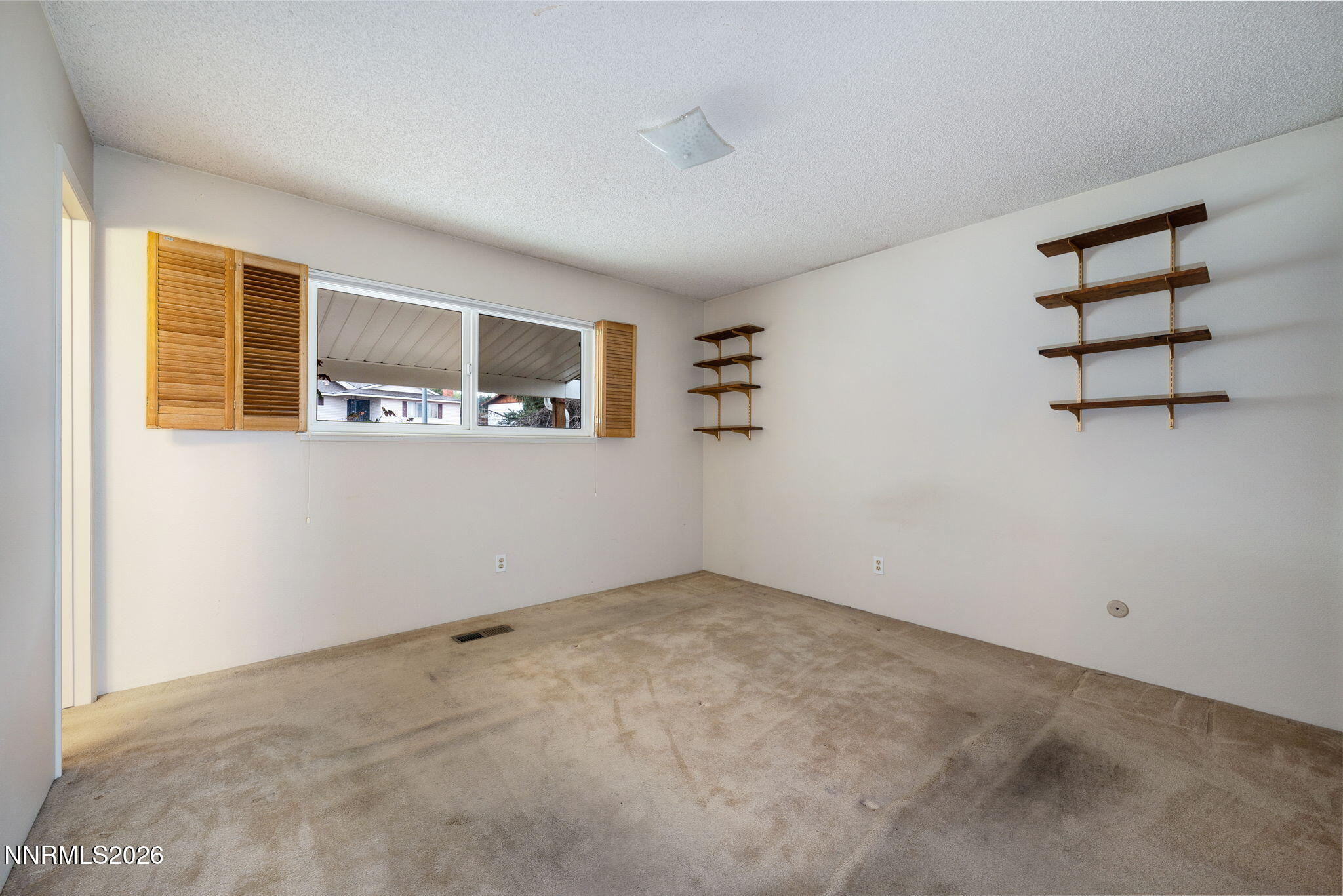 2685 Everett Drive Reno, NV 89503 - Photo 15 of 40 an empty room with windows