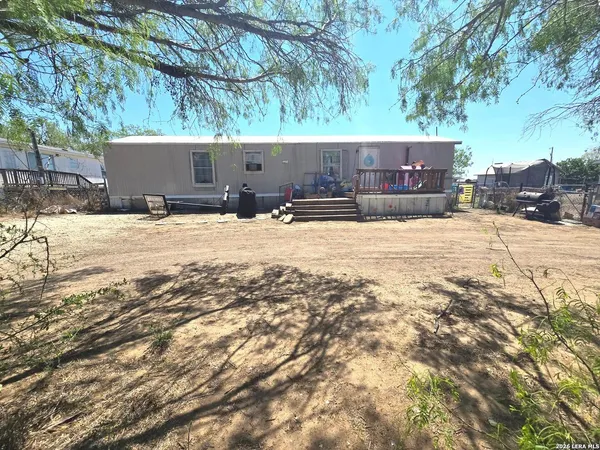 a view of back yard of the house