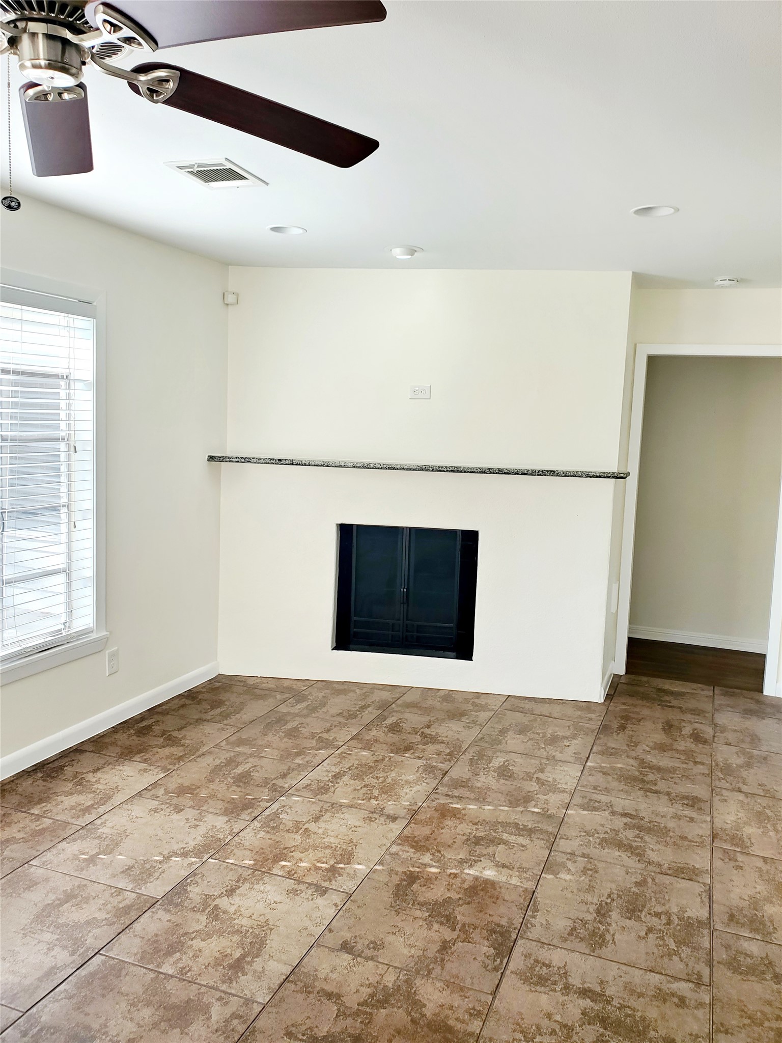 7953 Ridgeview Drive Houston, TX 77055 - Photo 13 of 29 a view of empty room with cabinet
