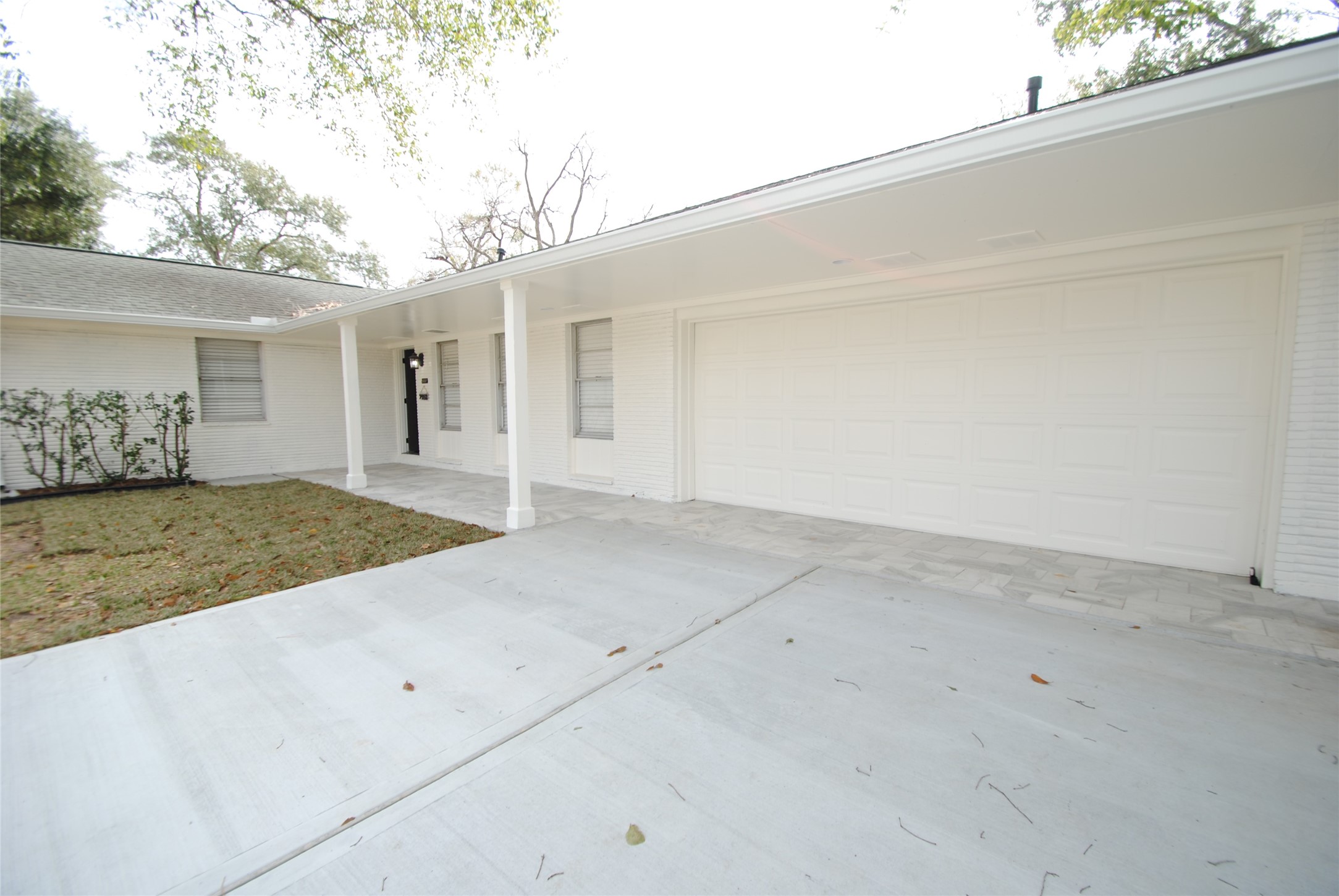 7953 Ridgeview Drive Houston, TX 77055 - Photo 2 of 29 a view of backyard of the house