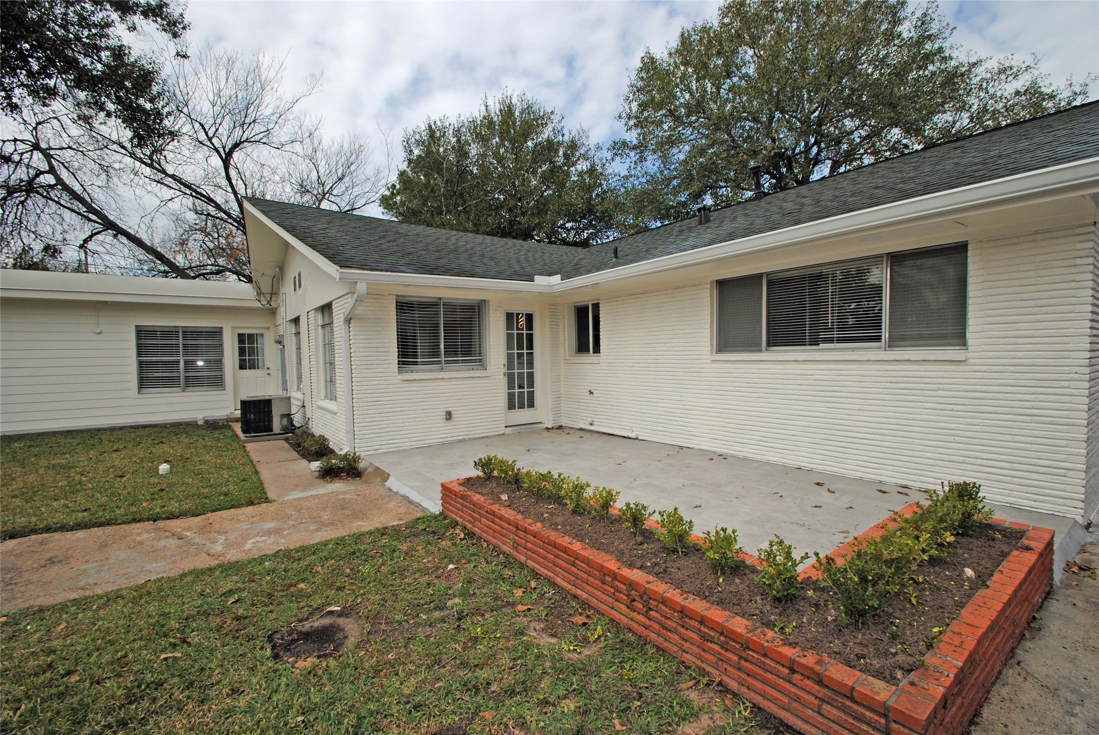 7953 Ridgeview Drive Houston, TX 77055 - Photo 29 of 29 a view of a yard with wooden fence