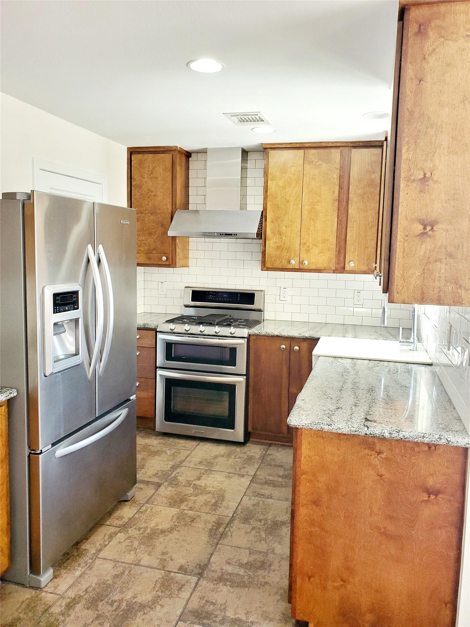 7953 Ridgeview Drive Houston, TX 77055 - Photo 9 of 29 a kitchen with granite countertop a refrigerator a stove and a sink