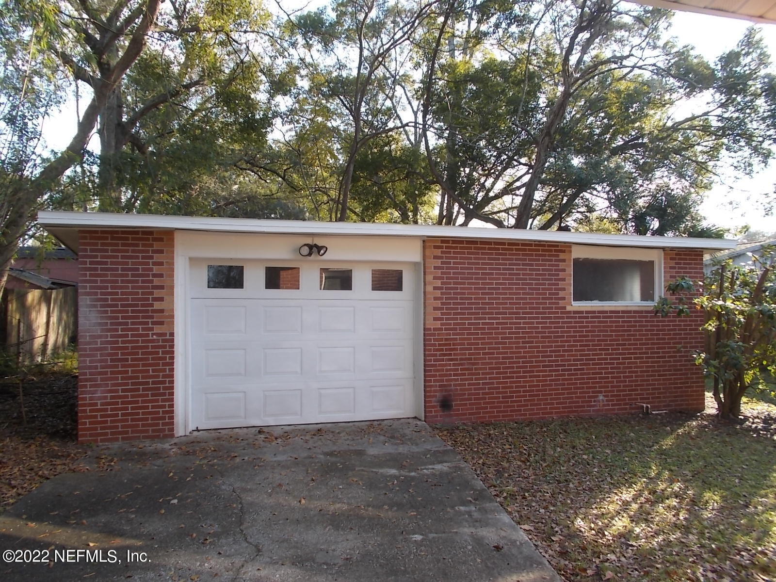 5738 Cruz Road Jacksonville, FL 32207 - Photo 7 of 22 Detached Garage