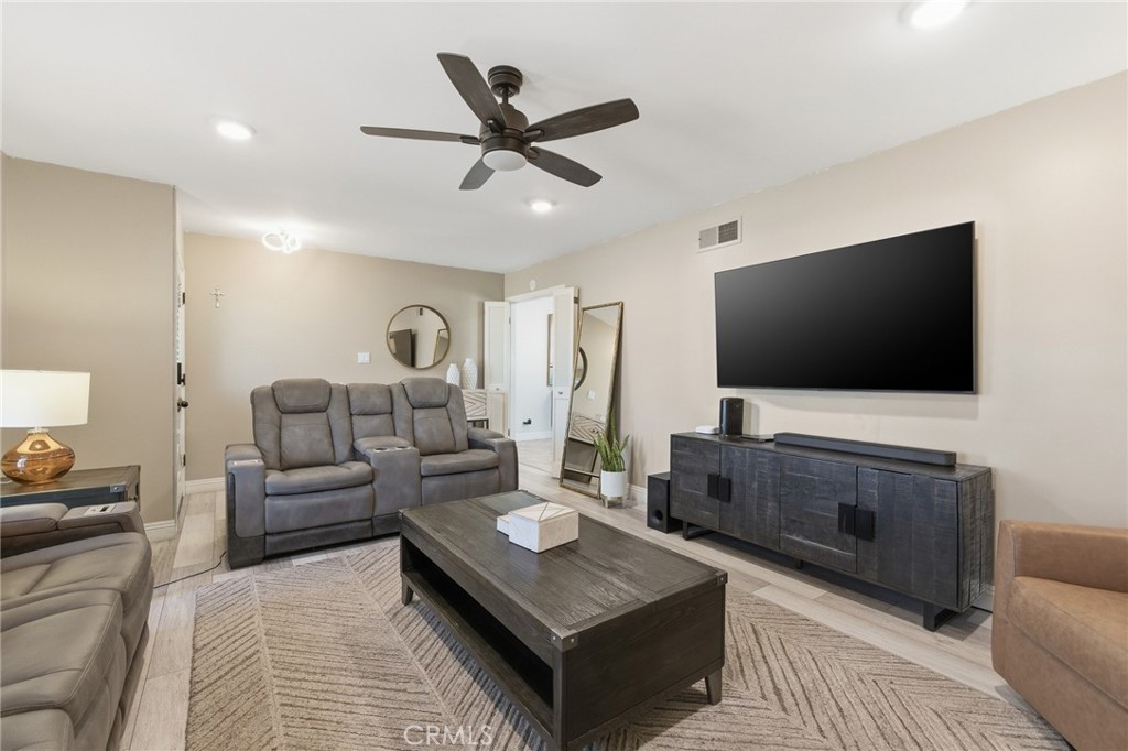 1300 Bluebell Street Oxnard, CA 93036 - Photo 10 of 30