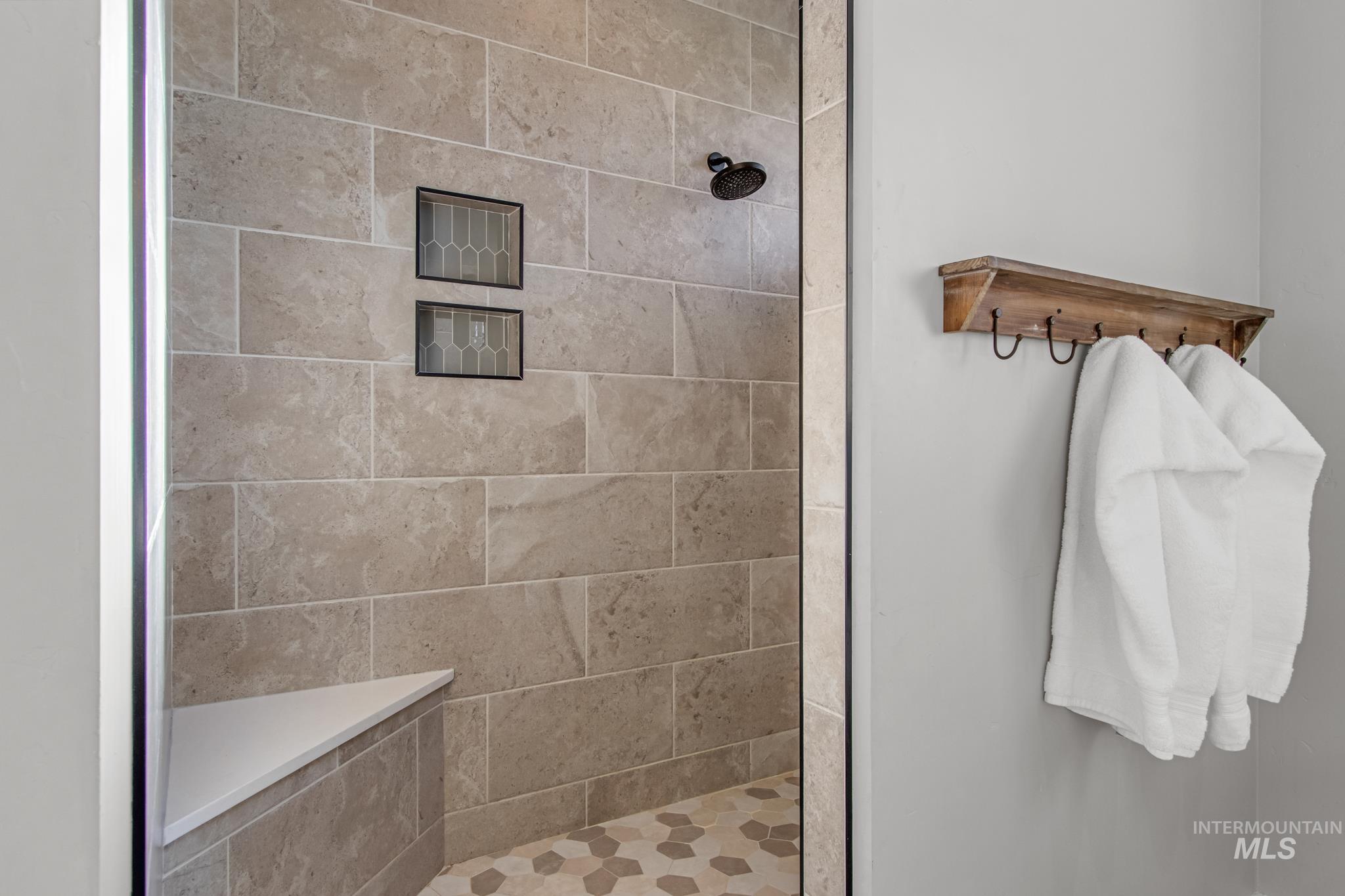 25427 Havard Oak Place Caldwell, ID 83607 - Photo 32 of 50 Bathroom with tiled shower