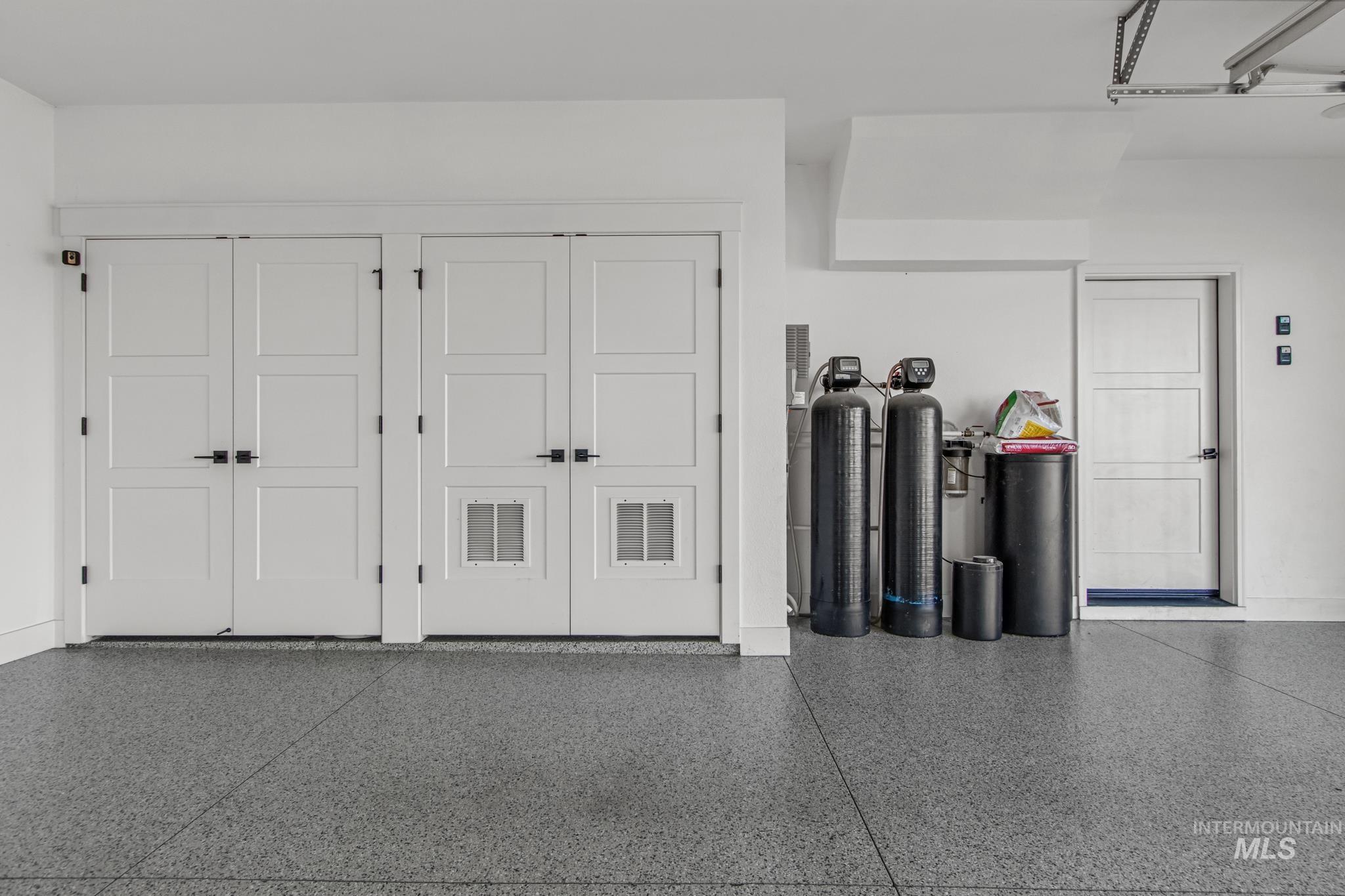 25427 Havard Oak Place Caldwell, ID 83607 - Photo 43 of 50 Garage with baseboards