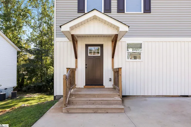 $425,000 | 5 Robin Hood Road, Taylors, SC 29687