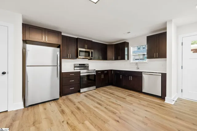 $425,000 | 5 Robin Hood Road, Taylors, SC 29687