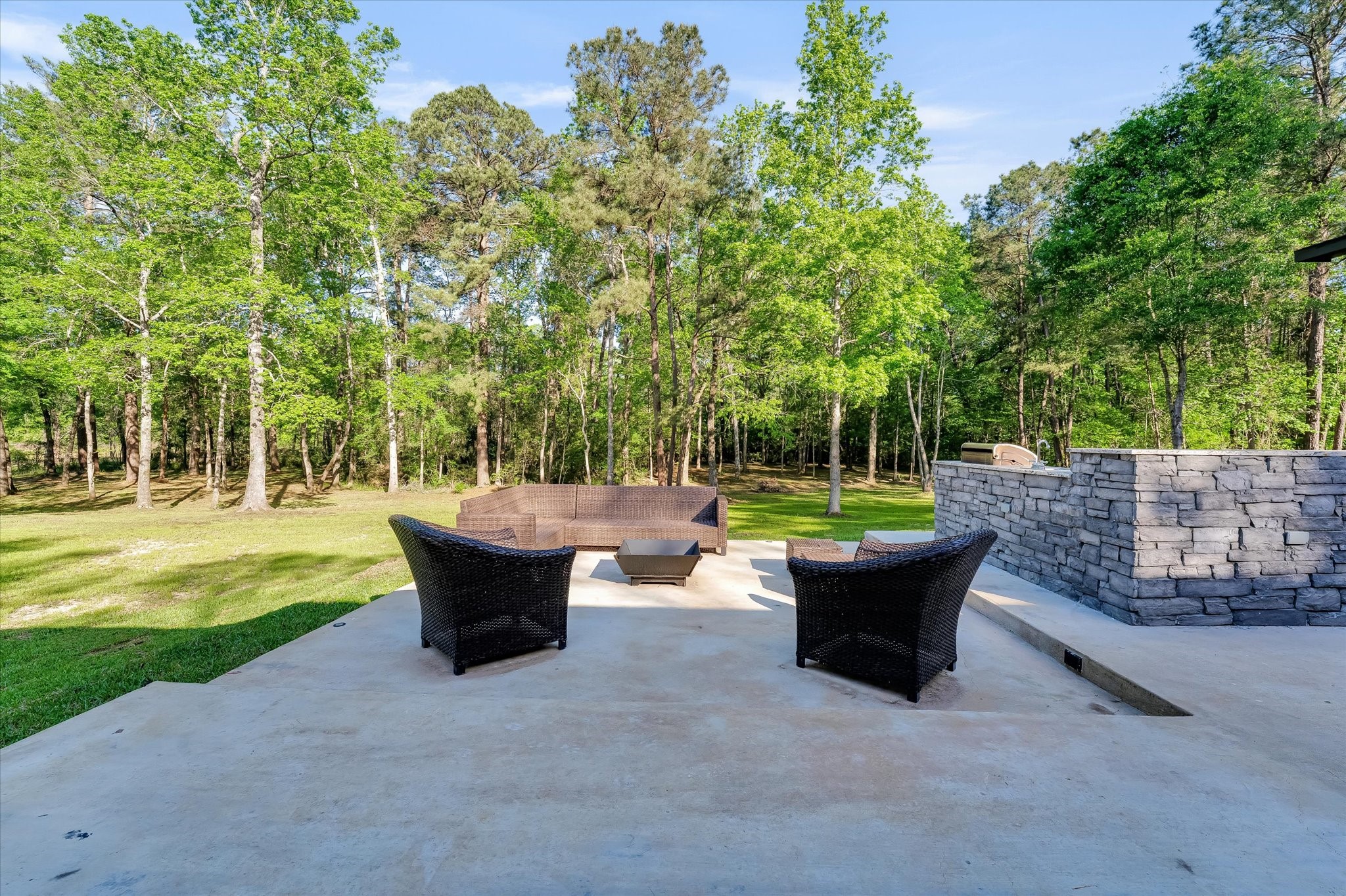 11571 Robin Lane Conroe, TX 77303 - Photo 48 of 49 a view of a backyard with swimming pool and sitting area