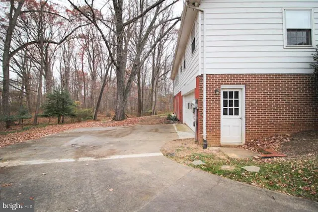 a view of a house with a yard and garage