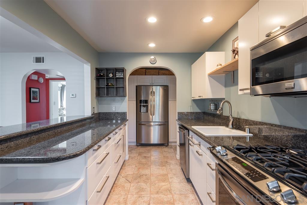 757 Snapdragon Street Encinitas, CA 92024 - Photo 10 of 25 Gallery Image 10