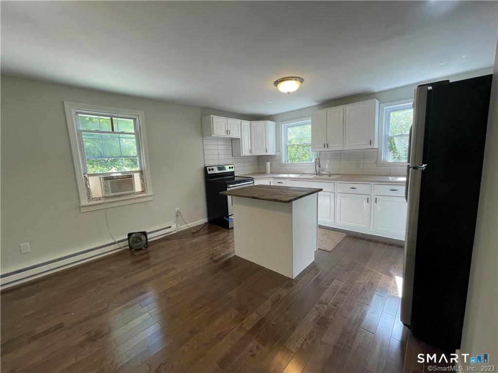 155 Riverside Drive Thompson, CT 06277 - Photo 3 of 12