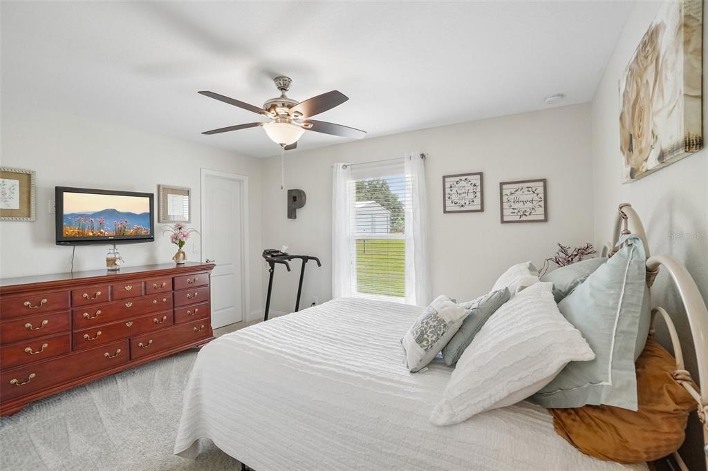 3934 Connersville Road Bartow, FL 33830 - Photo 43 of 81 a bedroom with a bed and a dresser