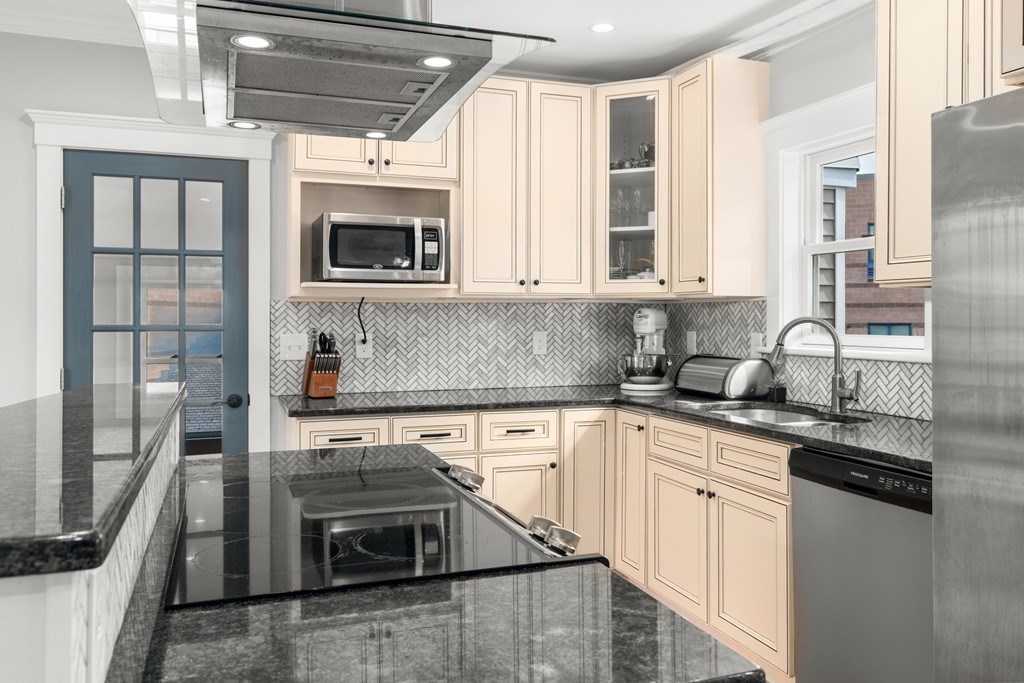 17 Plympton Street Waltham, MA 02451 - Photo 5 of 29