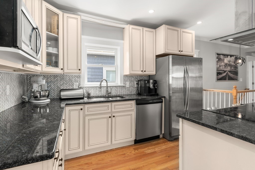 17 Plympton Street Waltham, MA 02451 - Photo 6 of 29
