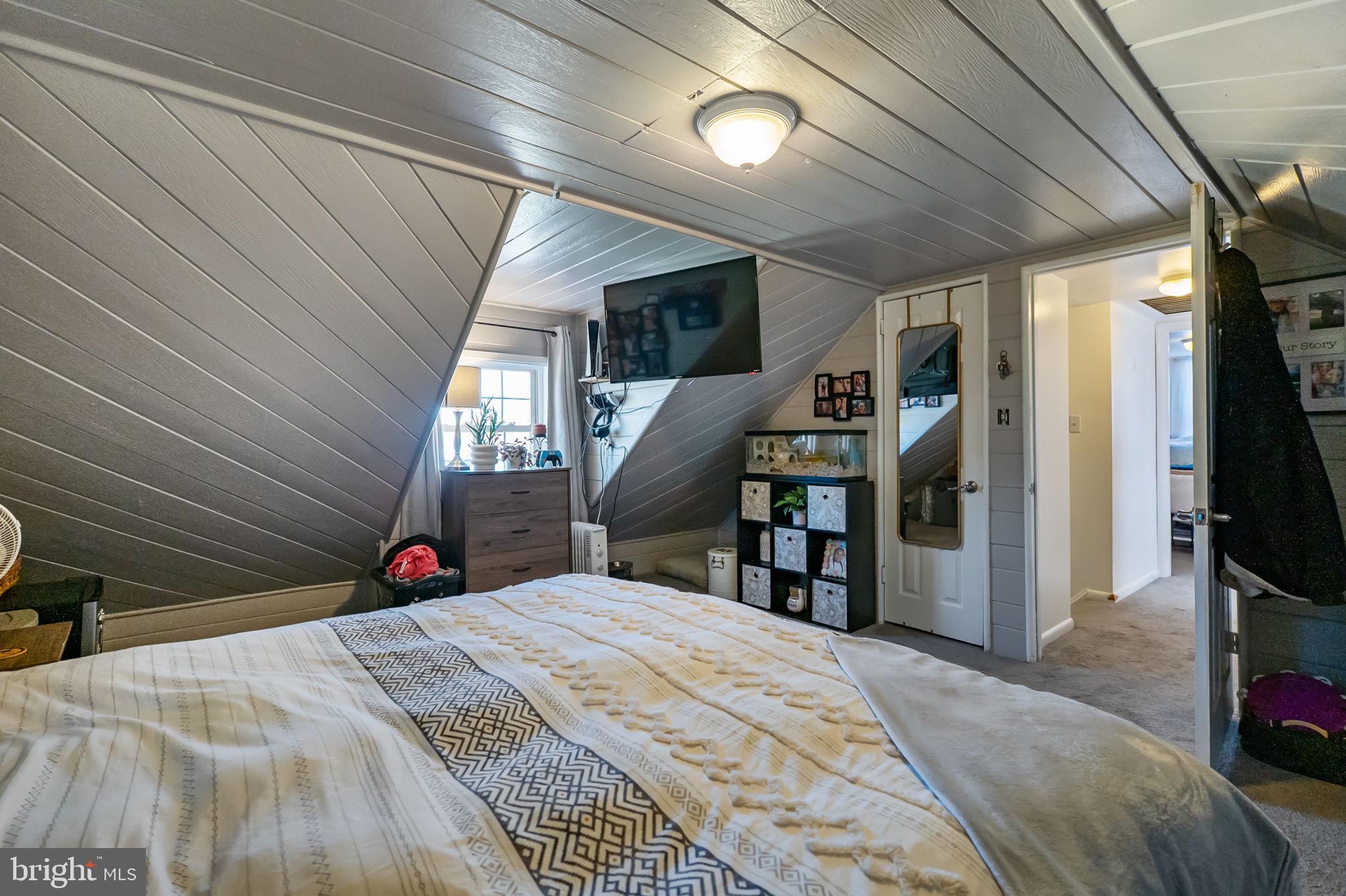 6201 Old Washington Road Elkridge, MD 21075 - Photo 22 of 41 Upper level bedroom