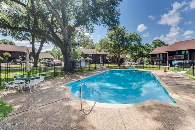 $1,200 | 242 Molokai, Unit J, Diamondhead, MS 39525