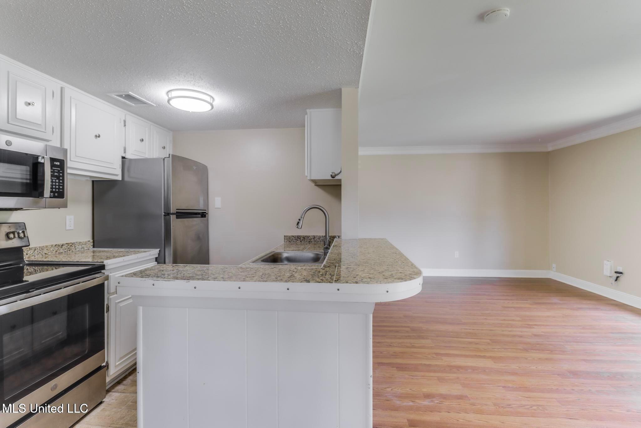 242 Molokai, Unit J Diamondhead, MS 39525 - Photo 8 of 18 8