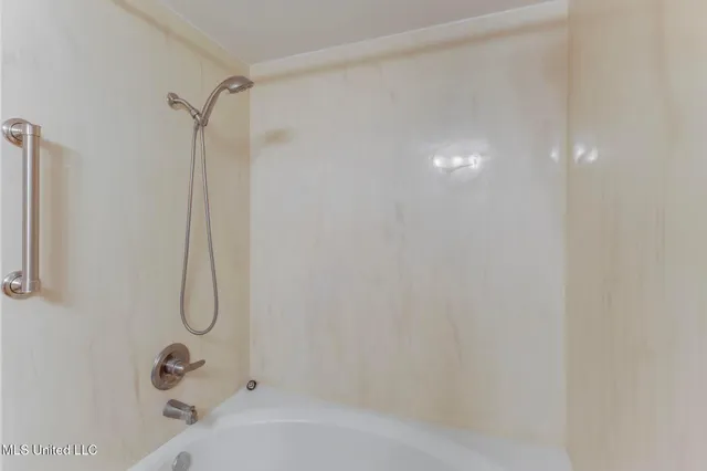 $1,200 | 242 Molokai, Unit J, Diamondhead, MS 39525