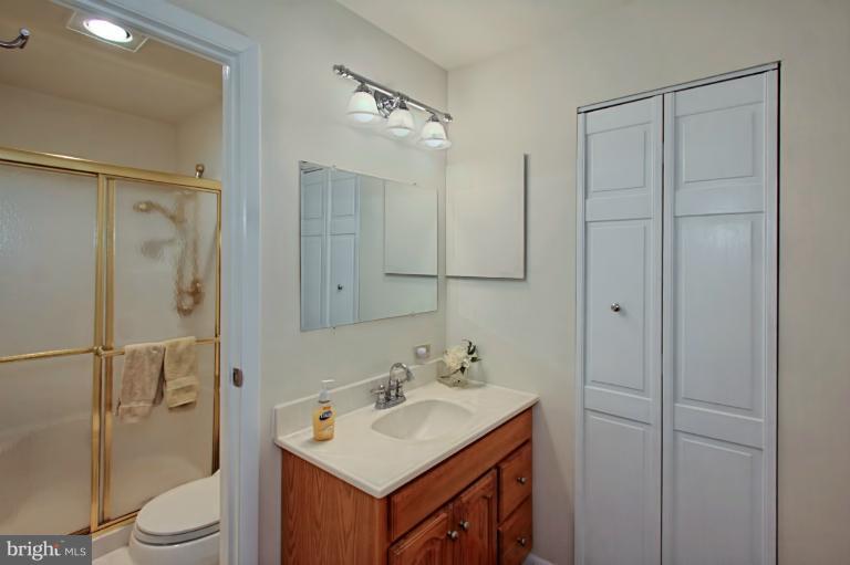2361 Old Trail Drive Reston, VA 20191 - Photo 23 of 26 Bath (Master)