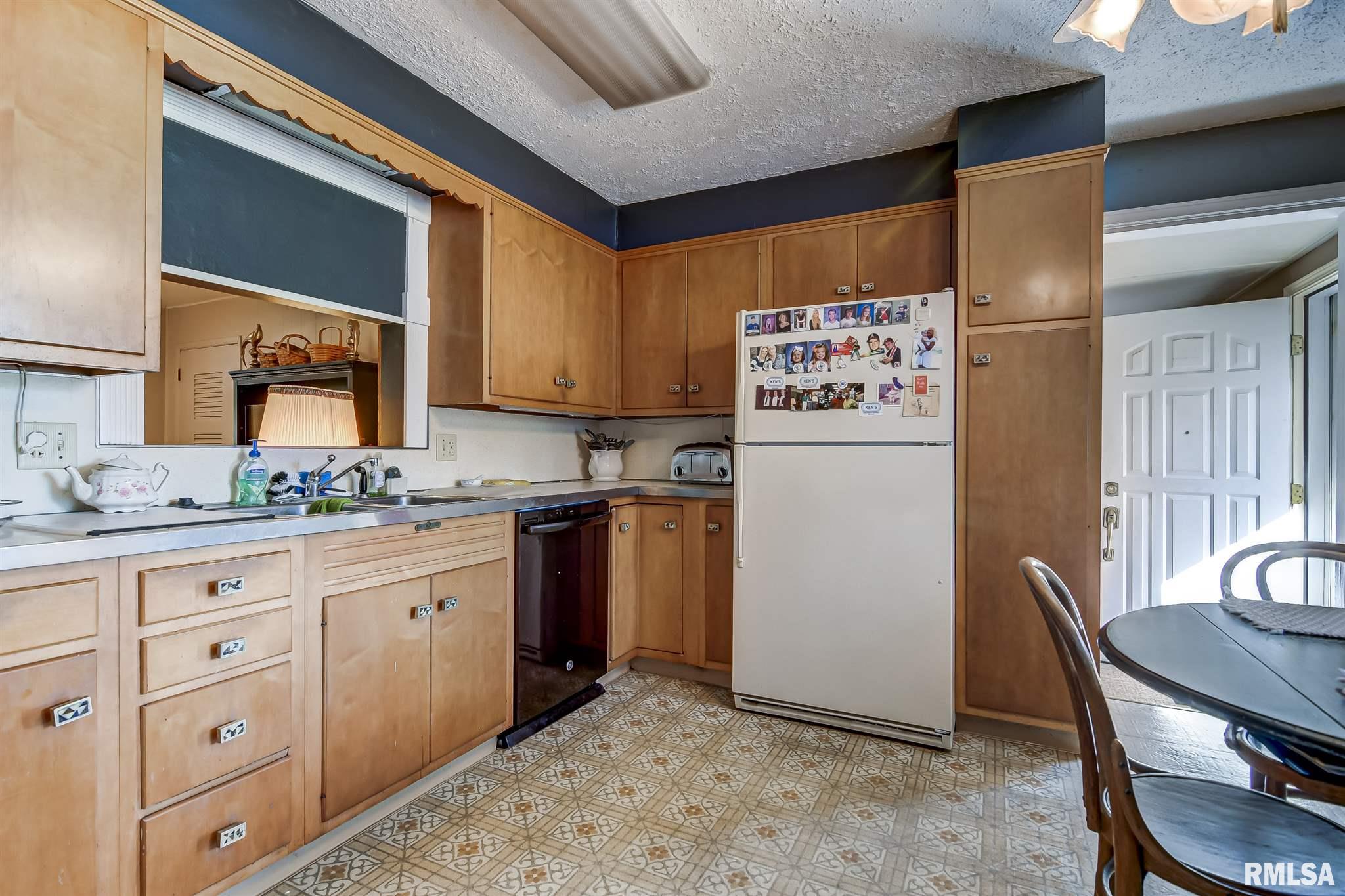 138 Circle Drive Springfield, IL 62703 - Photo 13 of 41
