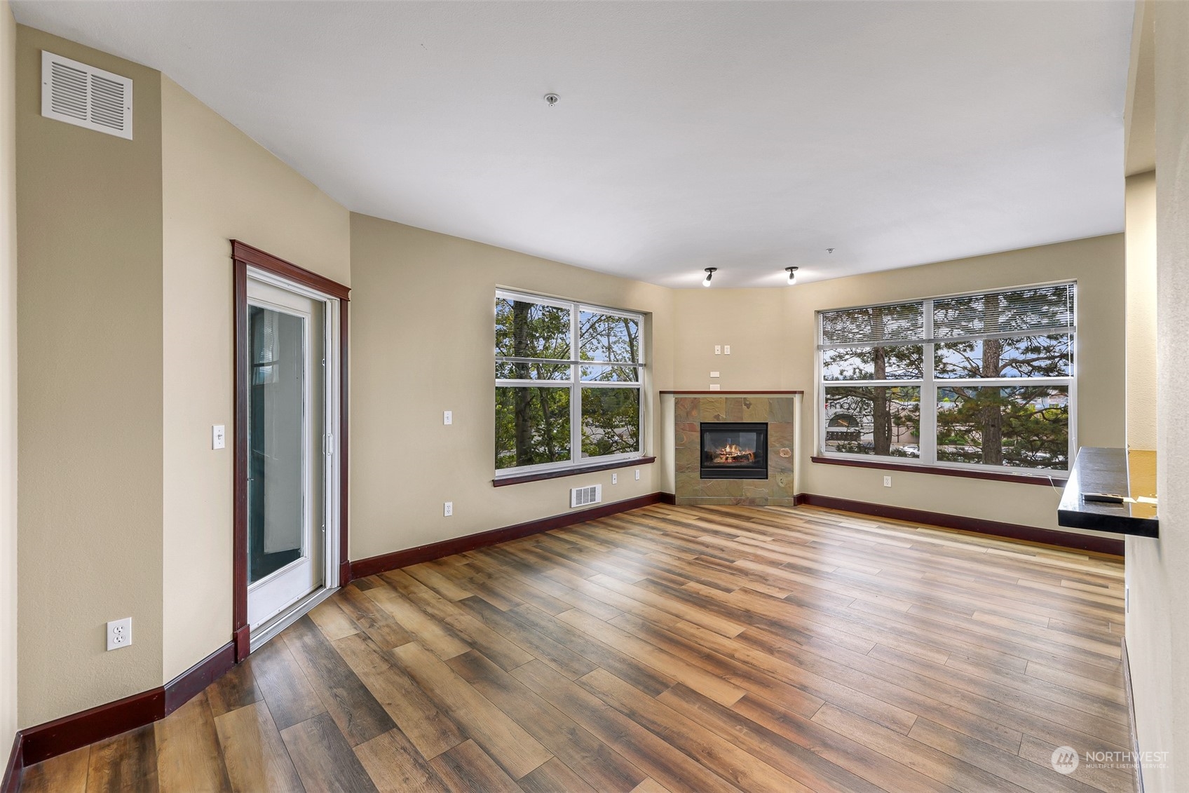 259 West Bakerview Road, Unit C206 Bellingham, WA 98226 - Photo 4 of 36 Gallery Image 4