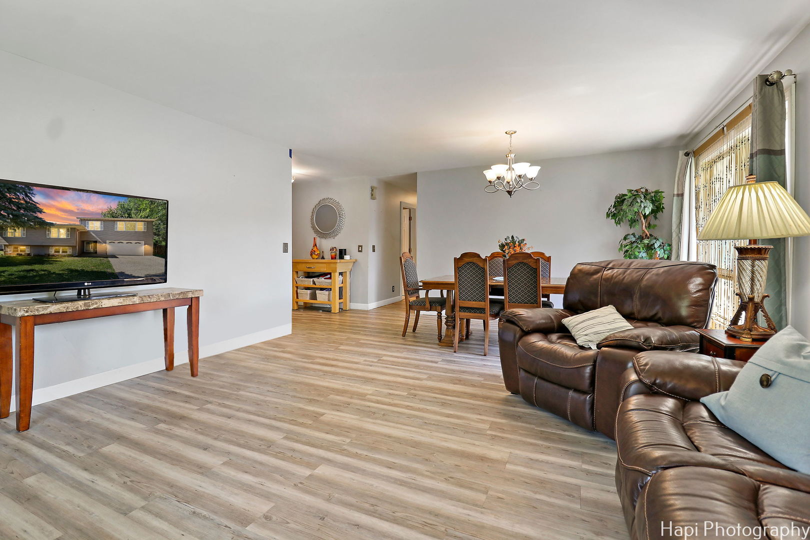 1340 Cary Road Algonquin, IL 60102 - Photo 4 of 21 a living room with furniture and a flat screen tv